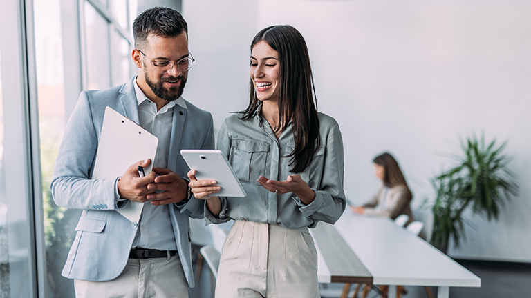 Hr professional discussing benefits with employee 